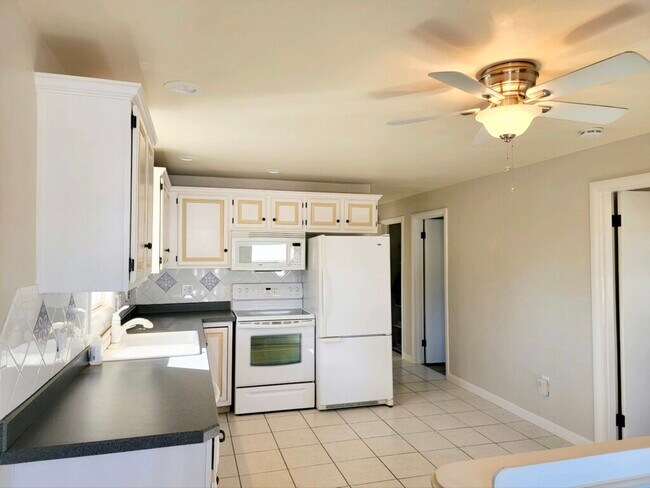 Kitchen - 10 Greenfield St