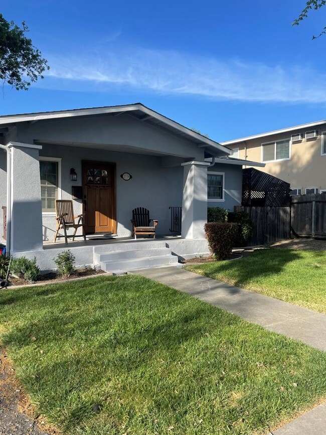 Foto del edificio - 2 Bedrooms, 1 Bathroom Charmer Near Downtown Napa