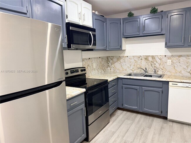 Foto del edificio - 1320 N 69th Way