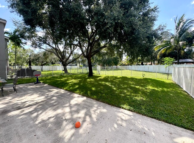 Building Photo - 1185 Oakwater Dr