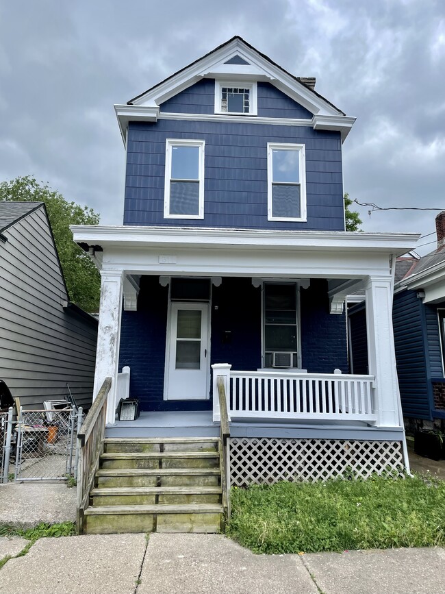 Building Photo - 311 E 18th St