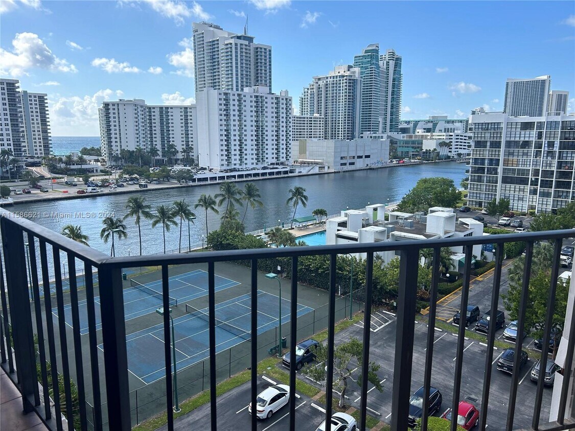 Foto principal - 1000 Parkview Dr