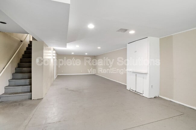 Building Photo - 10315 Monarch Dr