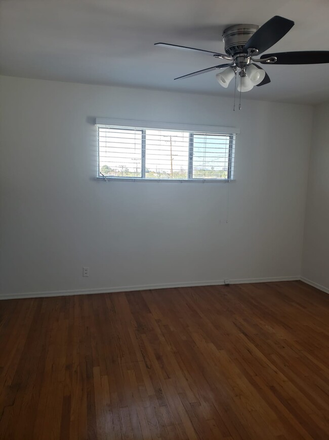 Building Photo - 1412 Centinela Ave