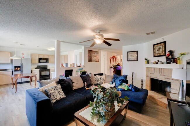 Building Photo - 4260 Meadowknoll Dr