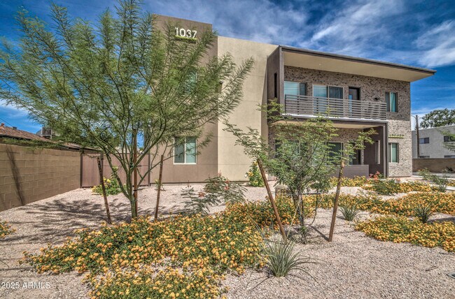 Foto del edificio - 1037 S Farmer Ave