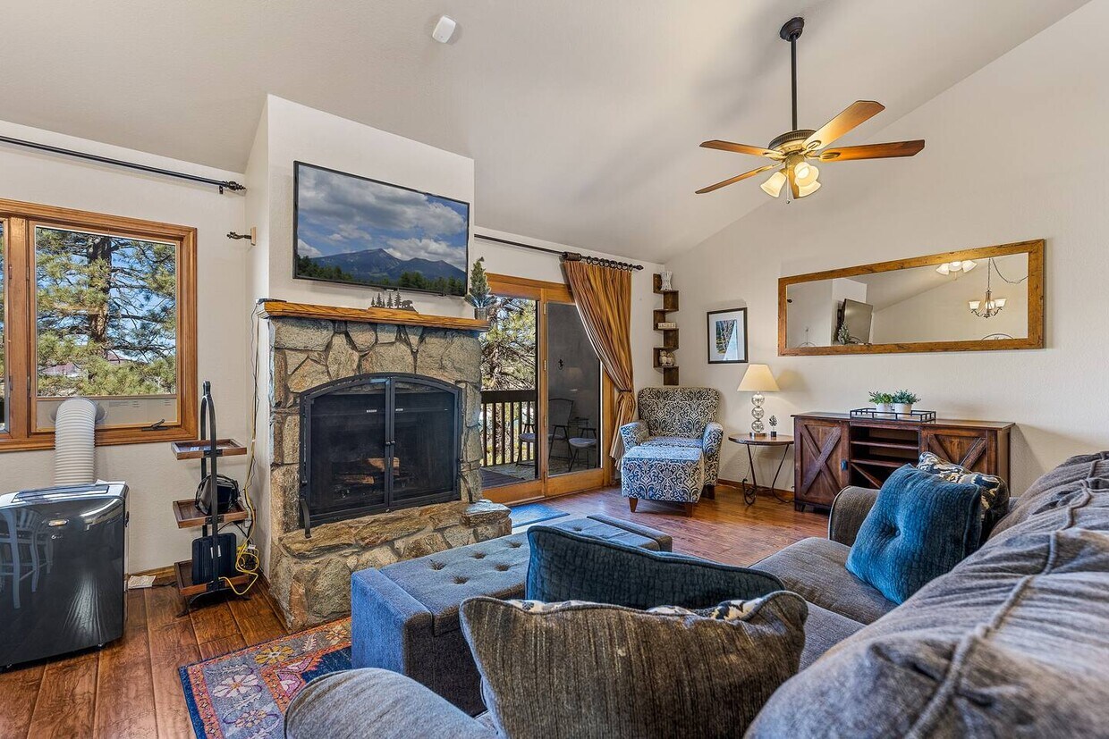 Primary Photo - 2665 Valley View Dr