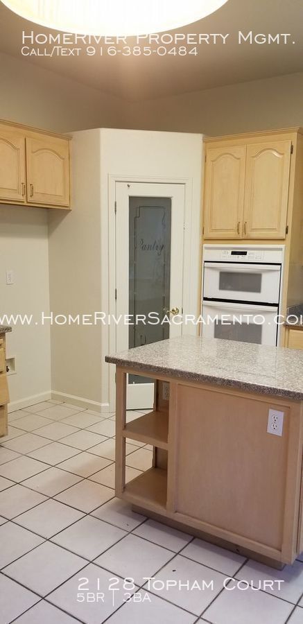 Building Photo - 2128 Topham Ct