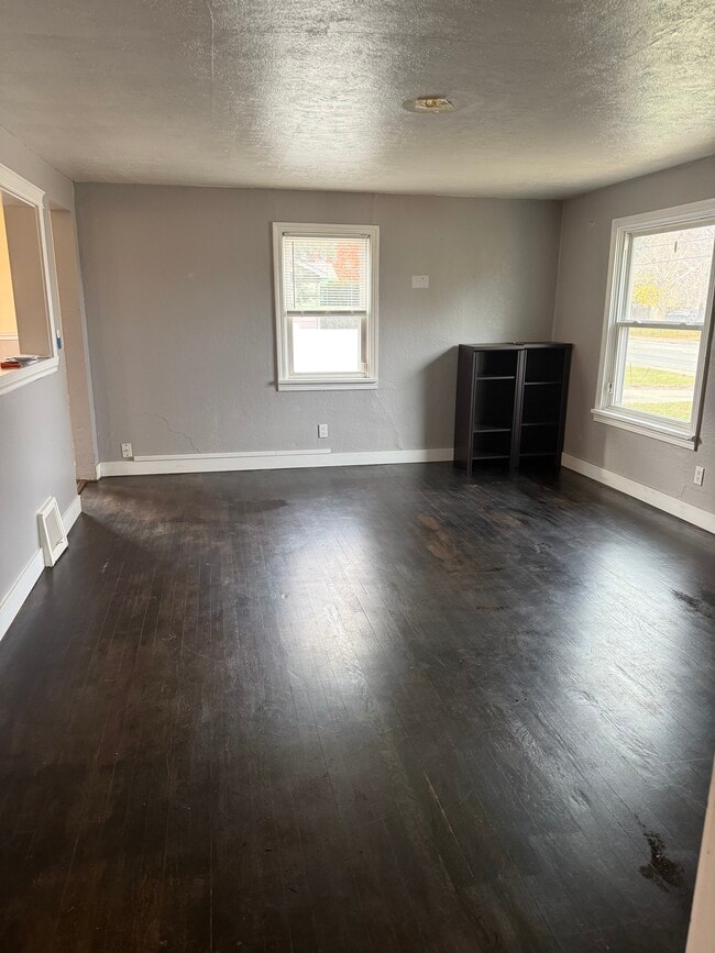 Foto del edificio - 9518 E Broadway Ave