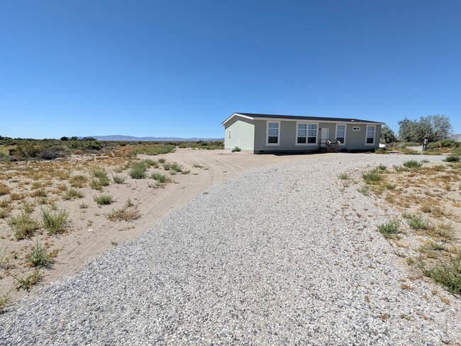 Building Photo - Newer 4 bedroom on Large Property