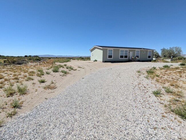 Foto del edificio - Newer 4 bedroom on Large Property