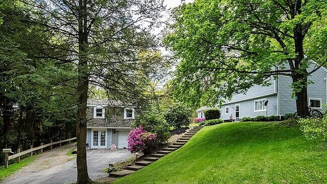 Building Photo - 116 Hickory Hill Ln