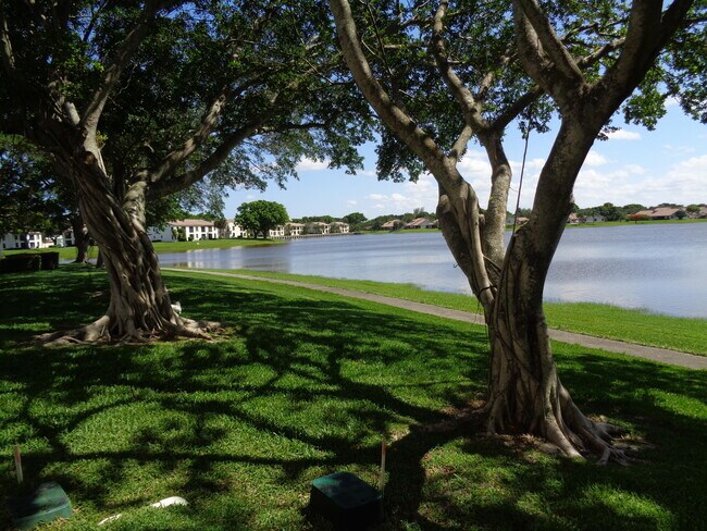 Foto del edificio - 409 Cottonwood Pl