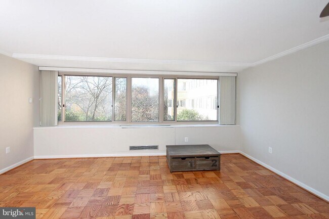 Foto del edificio - 4101 Cathedral Ave NW