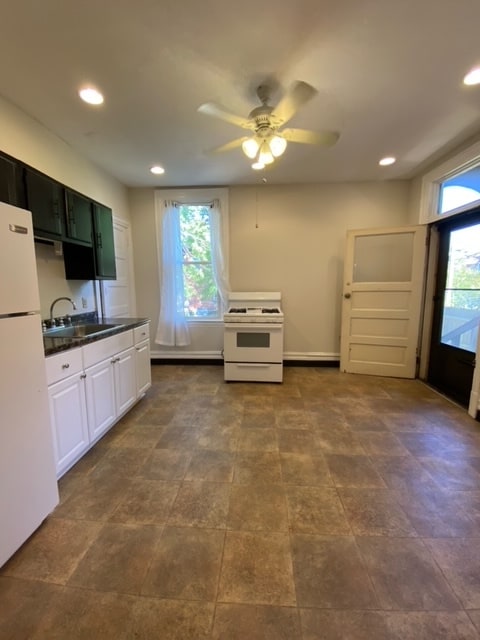 Large bright kitchen - 1129 N Euclid Ave