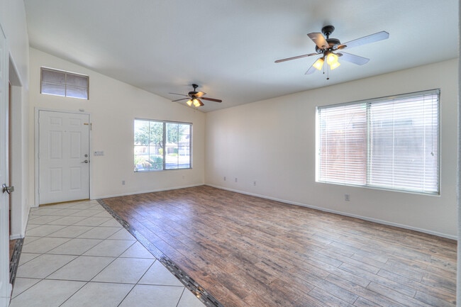 Building Photo - 2890 S Camellia Dr