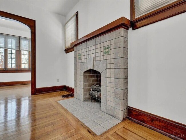 Building Photo - 4363 Ridgeview Ave