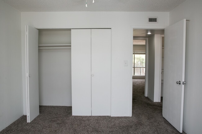 Building Photo - Centurion Pearl