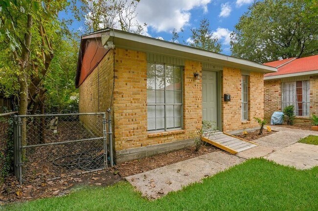 Foto del edificio - 6815 Beachwood St