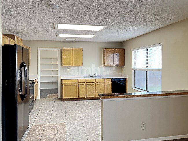 Foto del edificio - 6678 Snow Meadow Dr