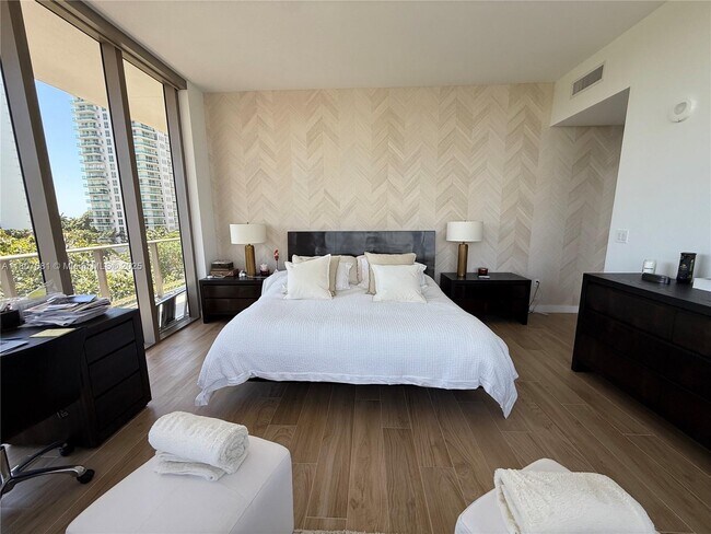 Foto del edificio - 2678 Tigertail Ave
