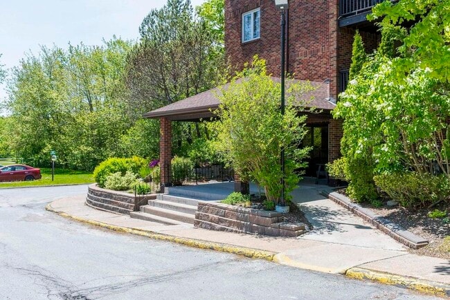 Building Photo - 64 Cumberland Dr