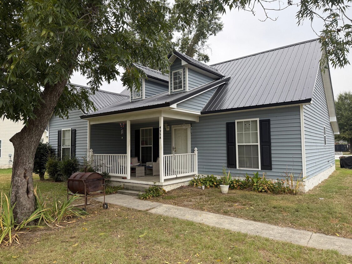 Foto del edificio - 4258 Ellis Ave