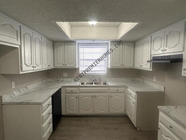 Building Photo - 2003 N 29th St