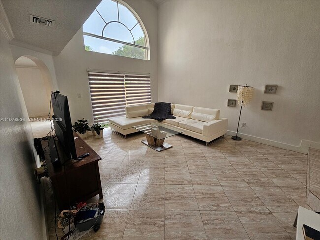 Foto del edificio - 5201 NW 112th Pl