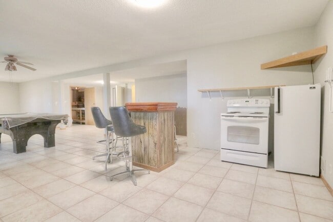 Building Photo - Great Lake views. *3Bed*2Bath home on Medi...