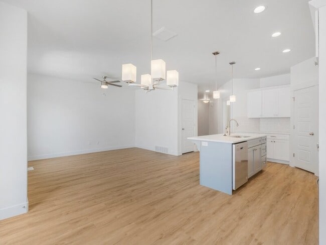 Building Photo - 4628 W Boseman Ln