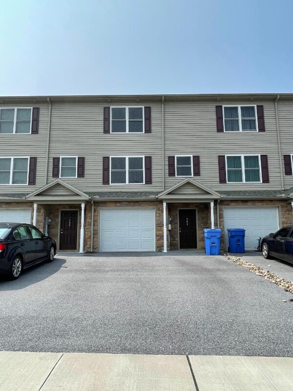 Foto principal - 908 Gregs Dr