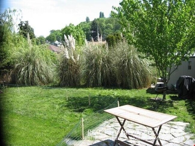 Foto del edificio - Charming 4 bedroom Townhouse with Large Ya...