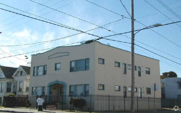Building Photo - 3137 Linden St