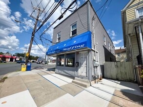 Building Photo - 226 French St