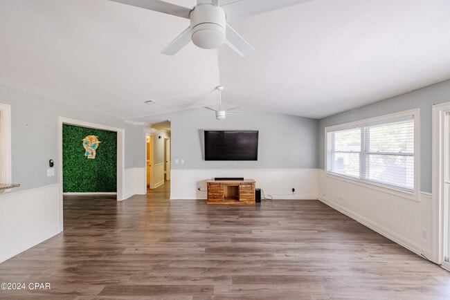 Building Photo - 407 W Gulf Blvd
