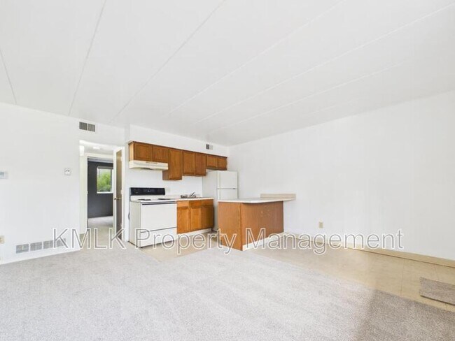 Building Photo - 658 Sherman St