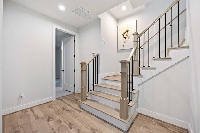 Building Photo - 6114 De Campo St
