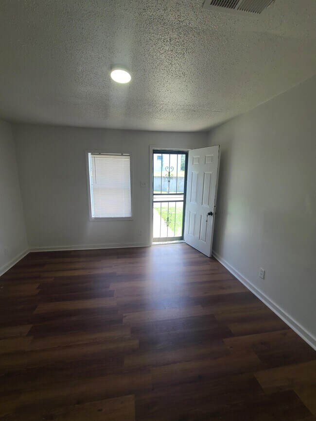 Foto del edificio - 1445 Hemlock St