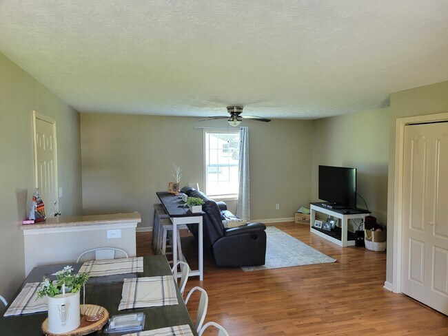 Foto del edificio - Spacious 2 bedroom, 2 full bath unit