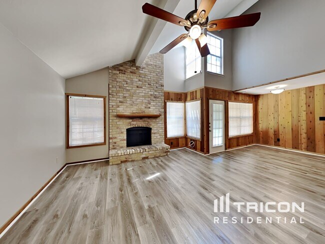 Building Photo - 2203 Bassett Dr