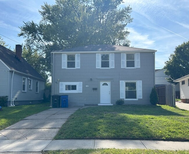 Building Photo - West Boulvard Area - 4 Bedrooms - 1 Bath -...