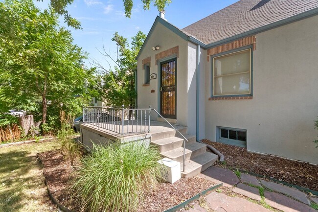 Building Photo - 4 bed / 2 bath Beautiful, Bright, and Spacious Denver Home