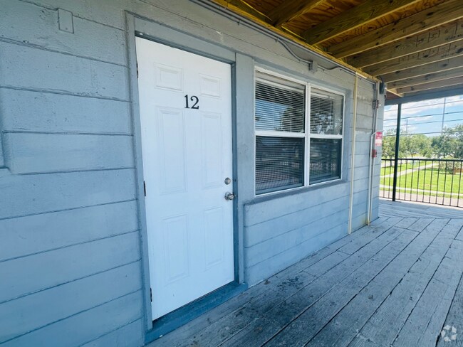 Building Photo - 680 22nd Ave S