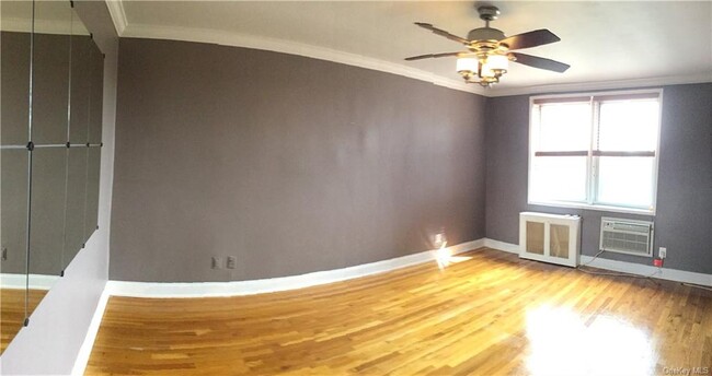 Building Photo - 5 Sadore Ln
