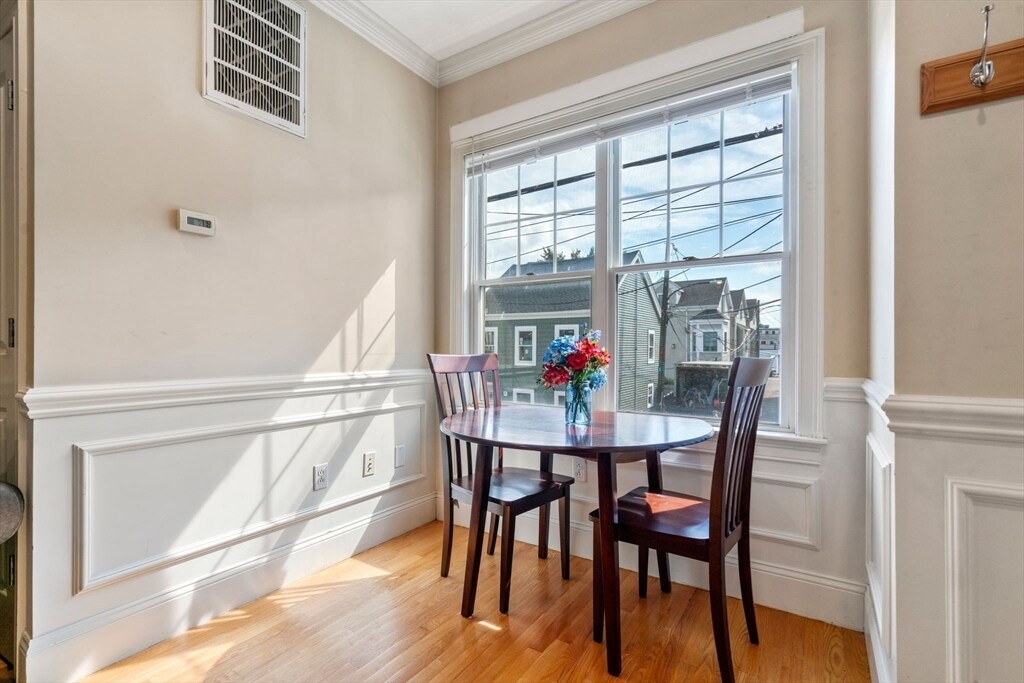 Primary Photo - 140-142 W 9th St