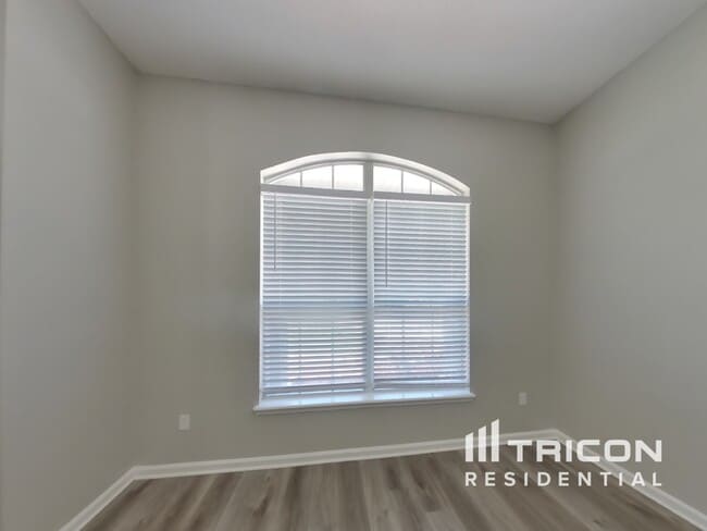 Building Photo - 87535 Creekside Dr