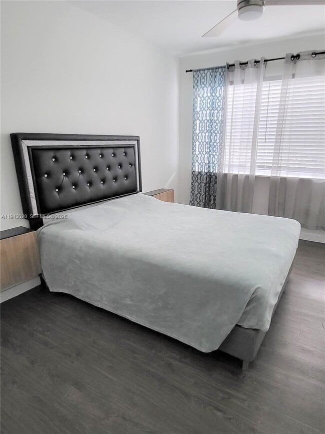 Foto del edificio - 2250 Bay Dr