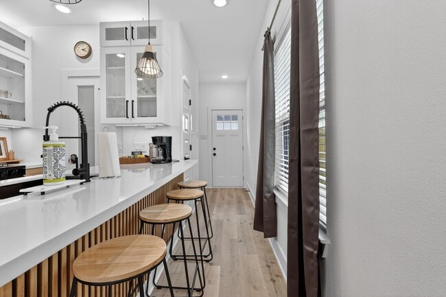 Photo - 4609 Bricker St Apartment