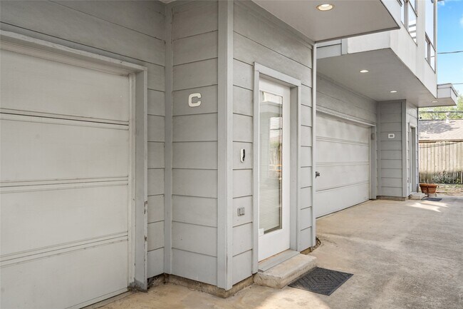 Foto del edificio - 5712 Winsome Ln